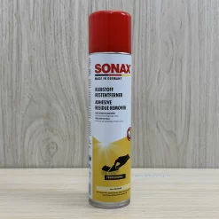 Chai xịt tẩy keo Sonax 477400 giúp làm sạch các vết keo dính cứng đầu như keo băng dính, decal, màng phim, nhãn giấy, v.v. mà không để lại cặn keo.