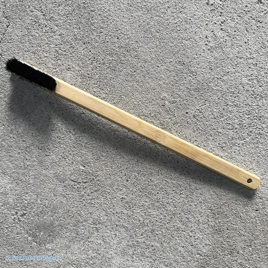 Cây bàn chải cọ rửa khoang máy bánh xe ô tô đa năng, lông mềm, cán gỗ tre dài 40cm