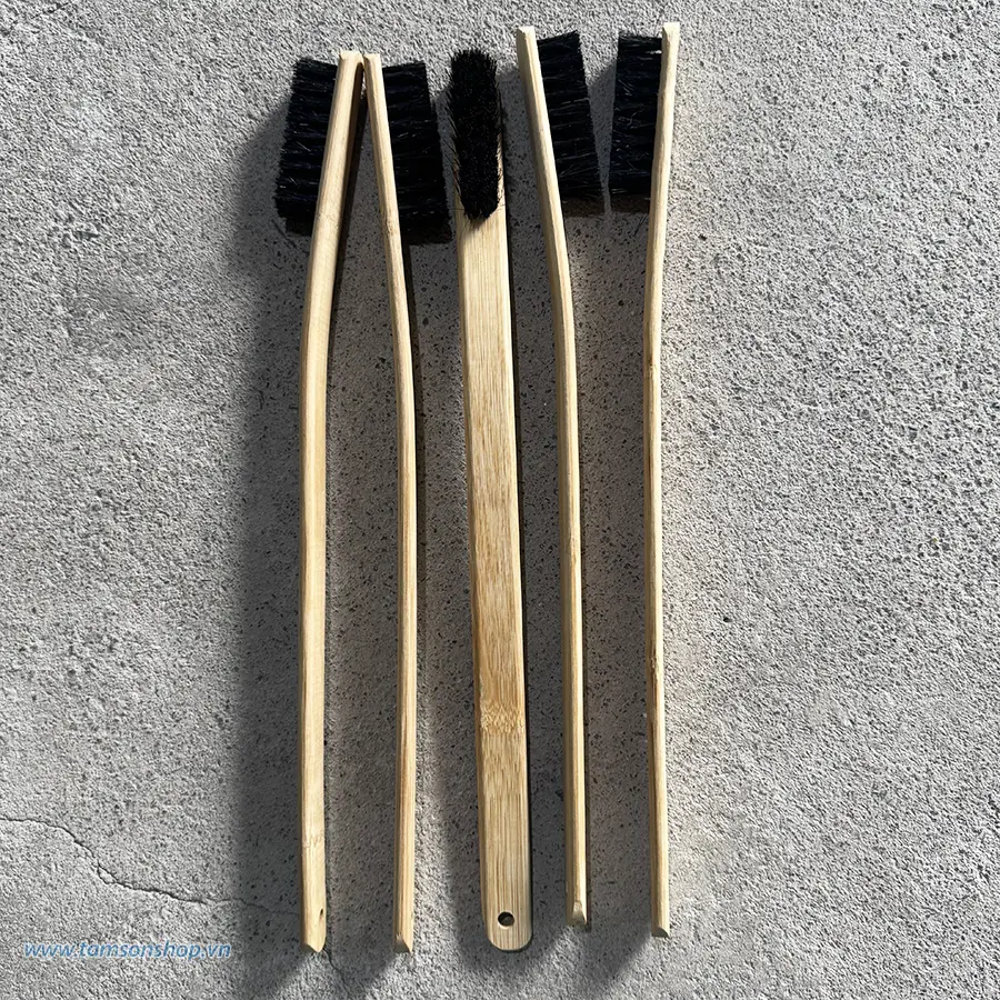 Cây bàn chải cọ rửa khoang máy bánh xe ô tô đa năng, lông mềm, cán gỗ tre dài 40cm