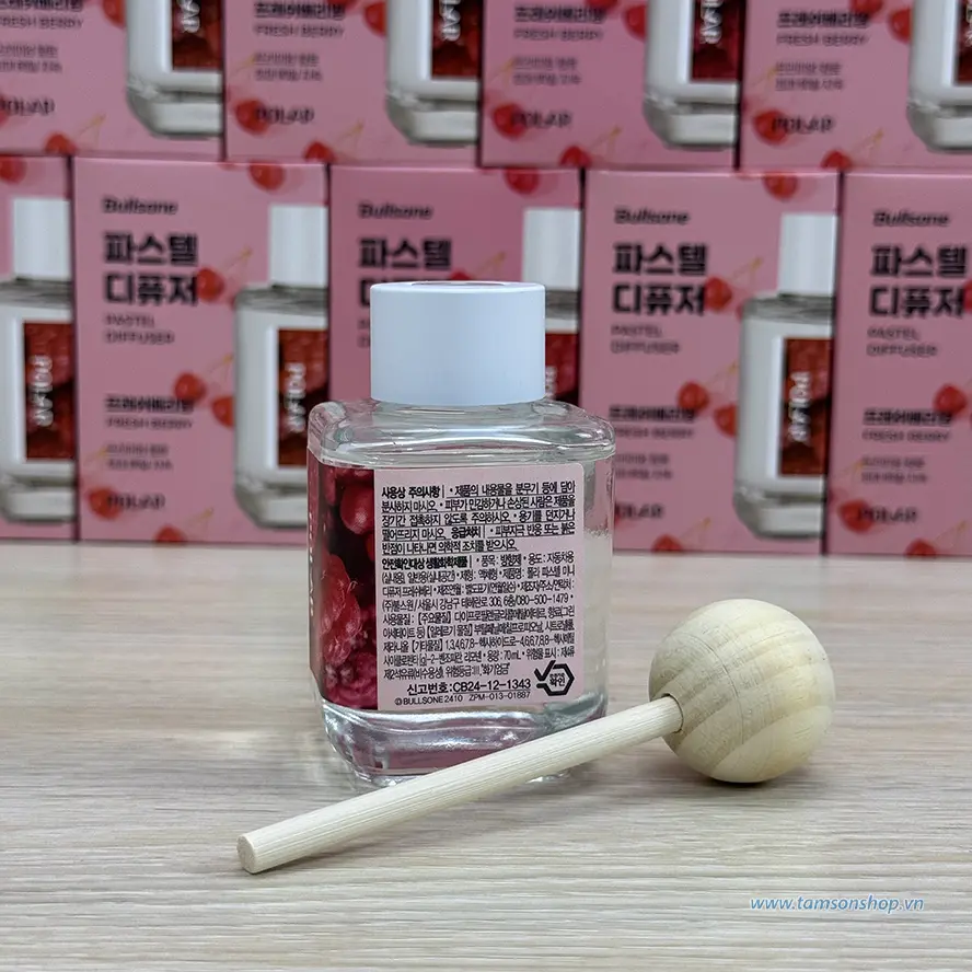 Nước hoa ô tô Pola Fresh Berry hương thơm trái cây ngọt ngào.